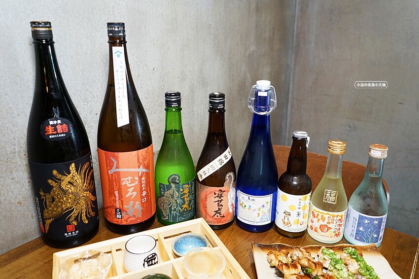 浮誇！巨無霸生蠔大口吃真囂張！除了多樣串燒、炸物，還有與日本同步清酒，營業到凌晨兩點宵夜好去處～～