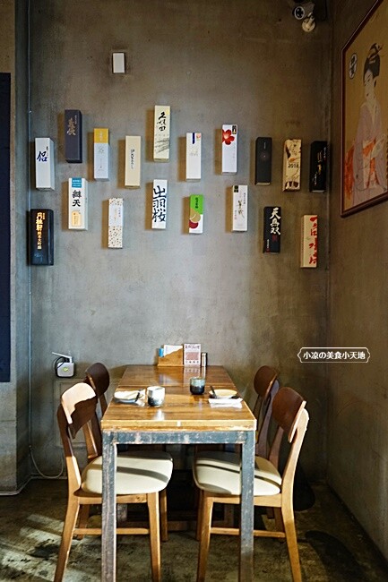 浮誇！巨無霸生蠔大口吃真囂張！除了多樣串燒、炸物，還有與日本同步清酒，營業到凌晨兩點宵夜好去處～～