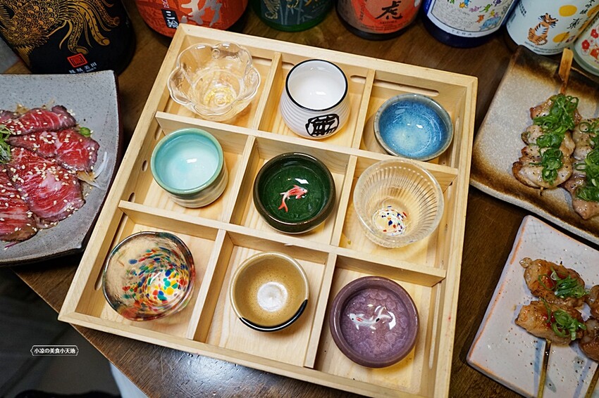 浮誇！巨無霸生蠔大口吃真囂張！除了多樣串燒、炸物，還有與日本同步清酒，營業到凌晨兩點宵夜好去處～～