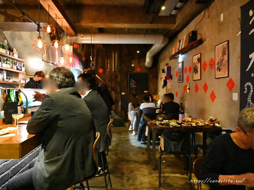 將軍府｜超浮誇巨大生蠔在這裡！沒訂位直接來吃不到～食尚玩家推薦台中深夜美食～