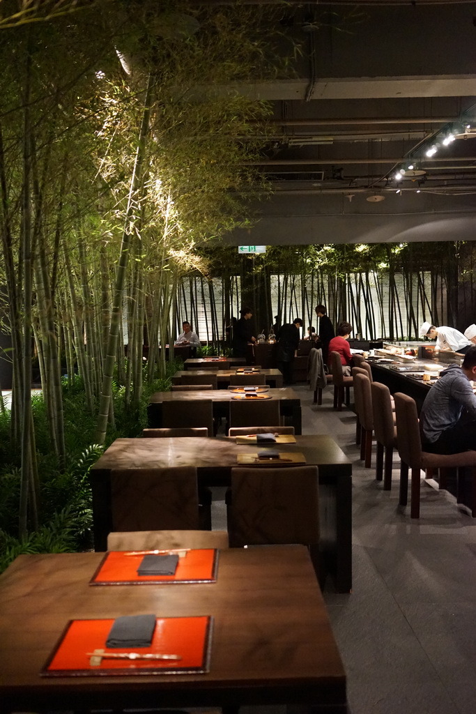 新都里懷石料理 。青山依舊在，幾度夕陽紅，曾經滄海難為水，怎叫人不唏噓。真誠料理風華得再現，板前料理人，一傳太田真料理