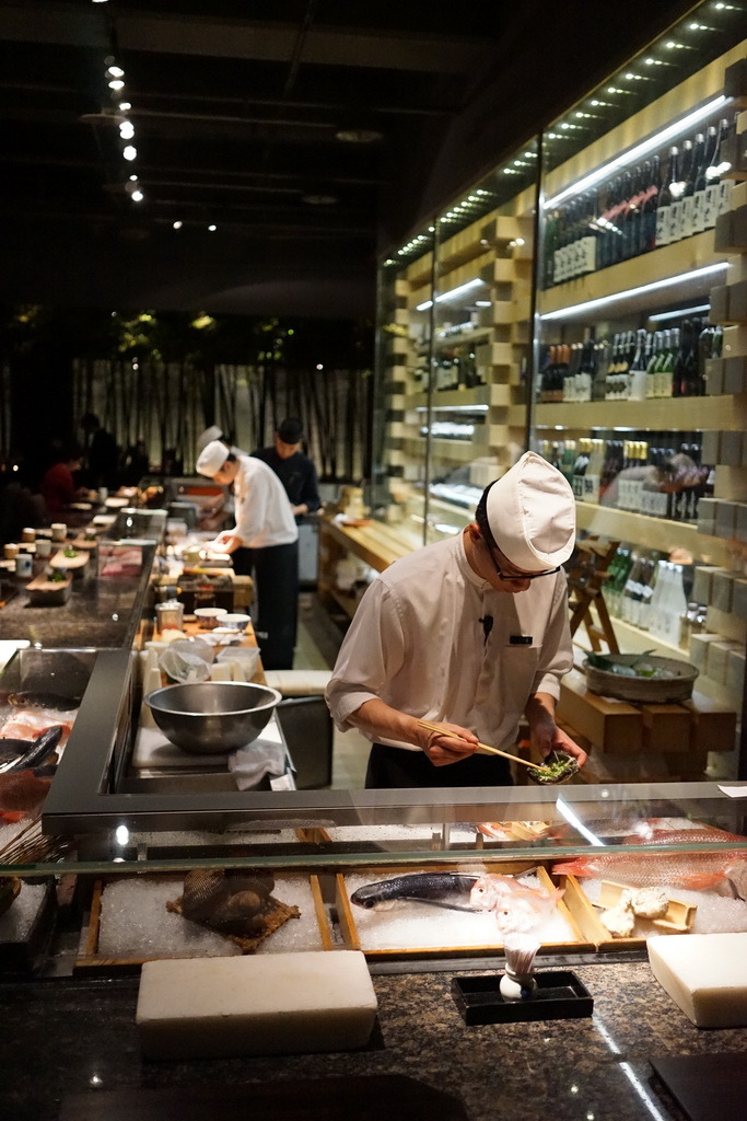 新都里懷石料理 。青山依舊在，幾度夕陽紅，曾經滄海難為水，怎叫人不唏噓。真誠料理風華得再現，板前料理人，一傳太田真料理