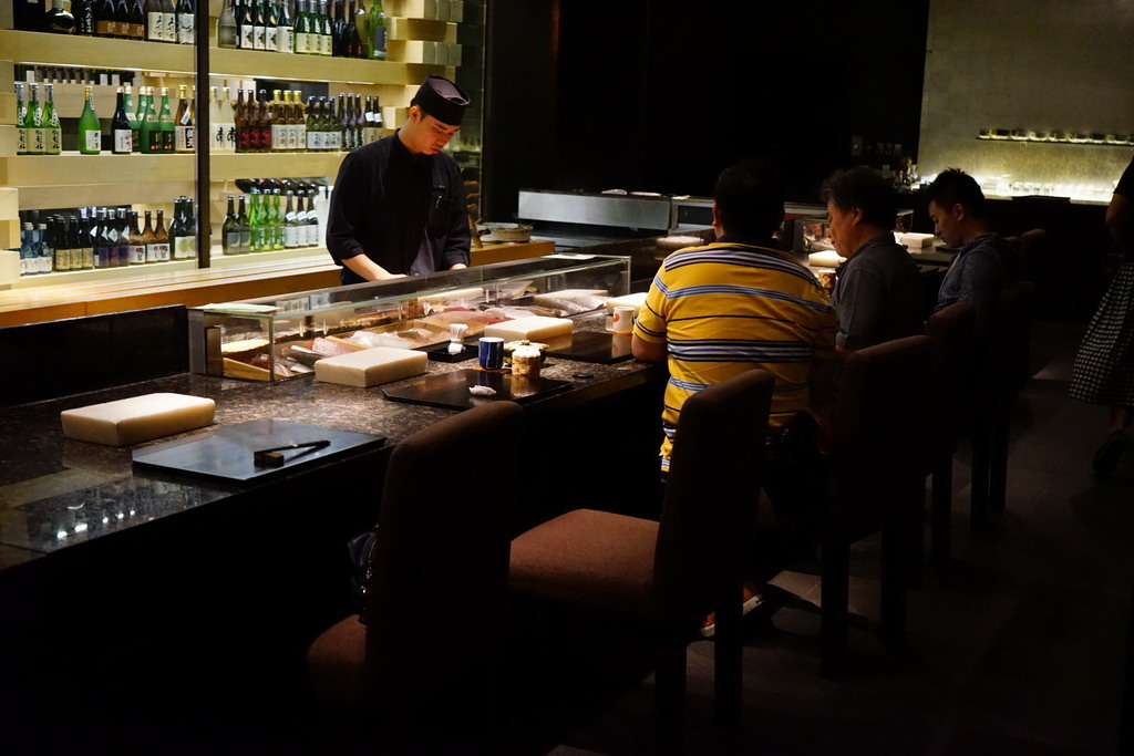 新都里懷石料理 。青山依舊在，幾度夕陽紅，曾經滄海難為水，怎叫人不唏噓。真誠料理風華得再現，板前料理人，一傳太田真料理