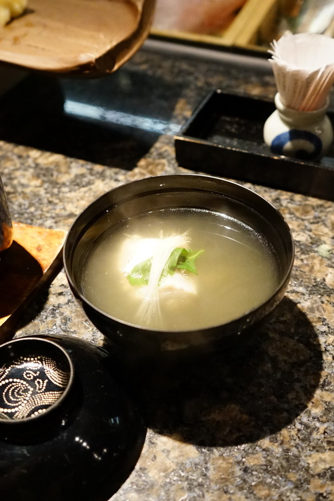 新都里懷石料理 。青山依舊在，幾度夕陽紅，曾經滄海難為水，怎叫人不唏噓。真誠料理風華得再現，板前料理人，一傳太田真料理