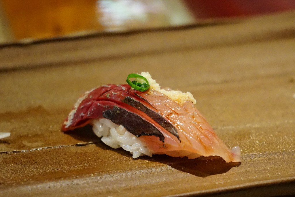 新都里懷石料理 。青山依舊在，幾度夕陽紅，曾經滄海難為水，怎叫人不唏噓。真誠料理風華得再現，板前料理人，一傳太田真料理