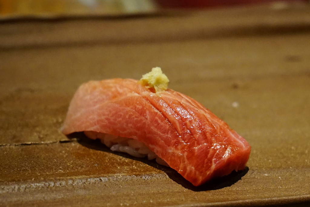 新都里懷石料理 。青山依舊在，幾度夕陽紅，曾經滄海難為水，怎叫人不唏噓。真誠料理風華得再現，板前料理人，一傳太田真料理