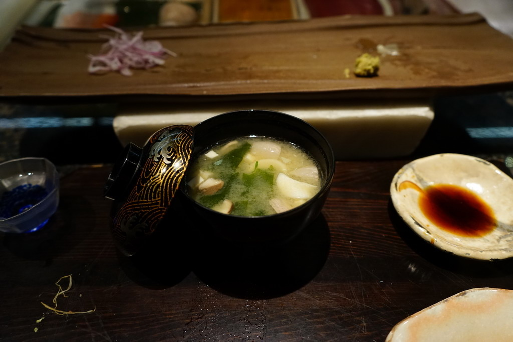 新都里懷石料理 。青山依舊在，幾度夕陽紅，曾經滄海難為水，怎叫人不唏噓。真誠料理風華得再現，板前料理人，一傳太田真料理