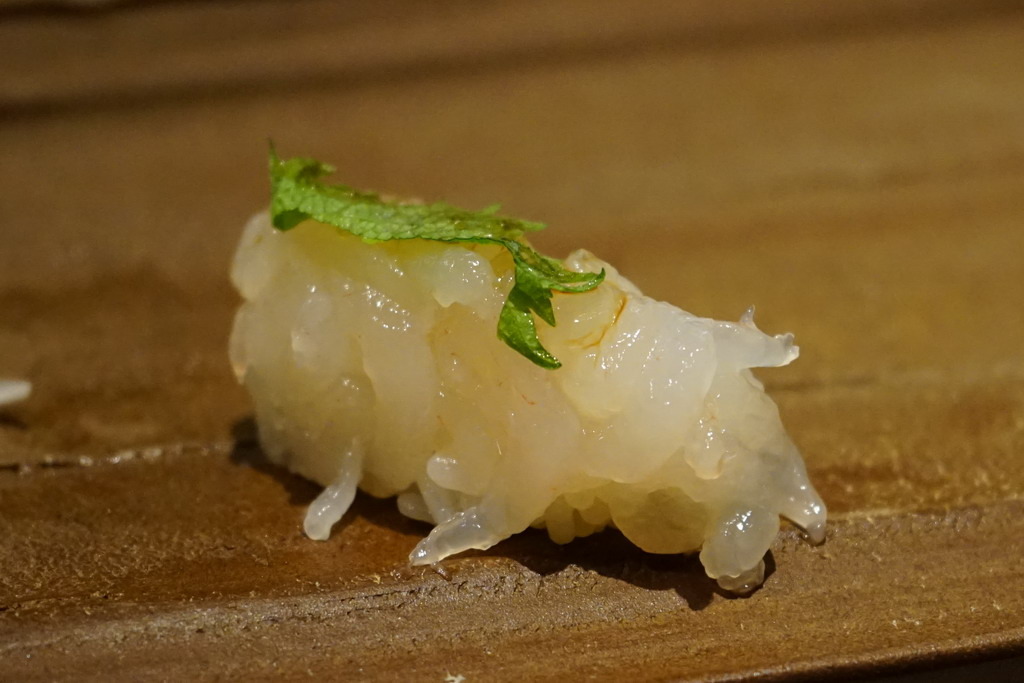 新都里懷石料理 。青山依舊在，幾度夕陽紅，曾經滄海難為水，怎叫人不唏噓。真誠料理風華得再現，板前料理人，一傳太田真料理