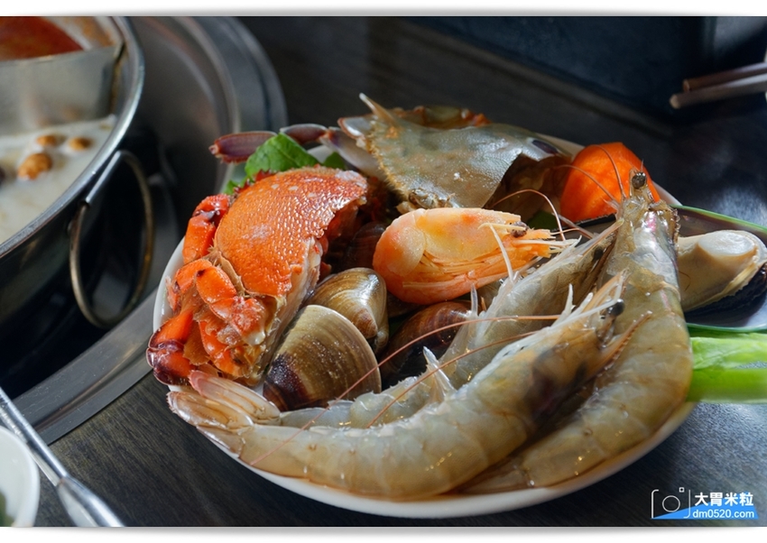 西門町火鍋吃到飽推薦,天外天精緻火鍋昆明店,排場精彩！可享三種湯頭賓士鍋/9種現切肉品/哈根達斯+詩莊堡蘋果酒無限暢飲,台北麻辣鍋吃到飽推薦, - 大胃米粒 DAVID & MILLY