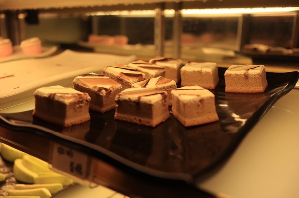 天外天精緻麻辣火鍋(台北昆明旗艦店)：【台北／西門】天外天精緻火鍋(昆明店)-CP值爆表吃到飽自助火鍋！給你多種選擇～新鮮季節水果還有哈根達斯吃到飽！