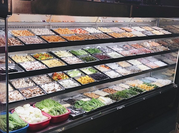 天外天精緻麻辣火鍋(台北昆明旗艦店)：【台北／西門】天外天精緻火鍋(昆明店)-CP值爆表吃到飽自助火鍋！給你多種選擇～新鮮季節水果還有哈根達斯吃到飽！