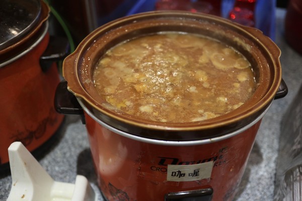 天外天精緻麻辣火鍋(台北昆明旗艦店)：【台北／西門】天外天精緻火鍋(昆明店)-CP值爆表吃到飽自助火鍋！給你多種選擇～新鮮季節水果還有哈根達斯吃到飽！