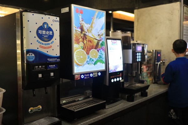 天外天精緻麻辣火鍋(台北昆明旗艦店)：【台北／西門】天外天精緻火鍋(昆明店)-CP值爆表吃到飽自助火鍋！給你多種選擇～新鮮季節水果還有哈根達斯吃到飽！