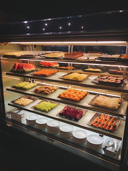 天外天精緻麻辣火鍋(台北昆明旗艦店)：【台北／西門】天外天精緻火鍋(昆明店)-CP值爆表吃到飽自助火鍋！給你多種選擇～新鮮季節水果還有哈根達斯吃到飽！