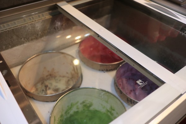 天外天精緻麻辣火鍋(台北昆明旗艦店)：【台北／西門】天外天精緻火鍋(昆明店)-CP值爆表吃到飽自助火鍋！給你多種選擇～新鮮季節水果還有哈根達斯吃到飽！