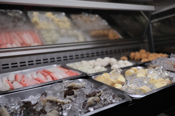 天外天精緻麻辣火鍋(台北昆明旗艦店)：【台北／西門】天外天精緻火鍋(昆明店)-CP值爆表吃到飽自助火鍋！給你多種選擇～新鮮季節水果還有哈根達斯吃到飽！