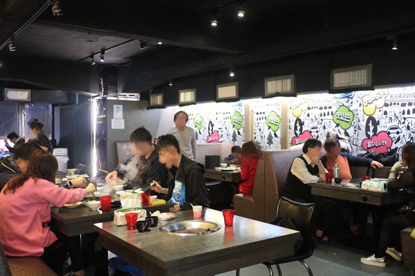 天外天精緻麻辣火鍋(台北昆明旗艦店)：【台北／西門】天外天精緻火鍋(昆明店)-CP值爆表吃到飽自助火鍋！給你多種選擇～新鮮季節水果還有哈根達斯吃到飽！