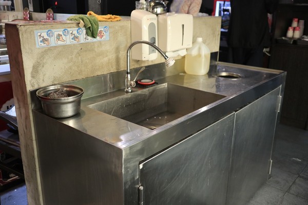 天外天精緻麻辣火鍋(台北昆明旗艦店)：【台北／西門】天外天精緻火鍋(昆明店)-CP值爆表吃到飽自助火鍋！給你多種選擇～新鮮季節水果還有哈根達斯吃到飽！