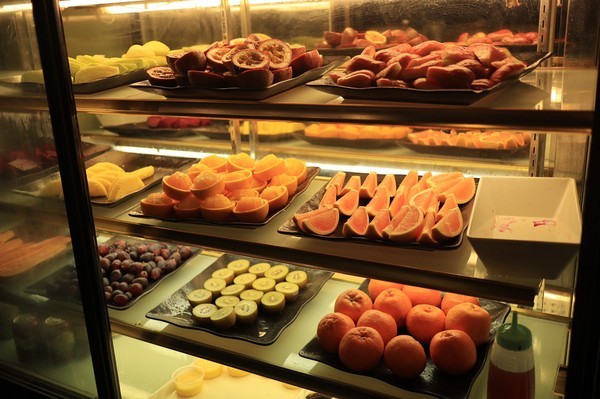 天外天精緻麻辣火鍋(台北昆明旗艦店)：【台北／西門】天外天精緻火鍋(昆明店)-CP值爆表吃到飽自助火鍋！給你多種選擇～新鮮季節水果還有哈根達斯吃到飽！