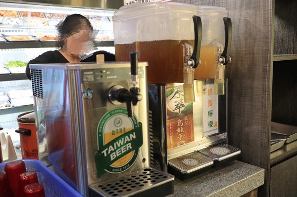 天外天精緻麻辣火鍋(台北昆明旗艦店)：【台北／西門】天外天精緻火鍋(昆明店)-CP值爆表吃到飽自助火鍋！給你多種選擇～新鮮季節水果還有哈根達斯吃到飽！