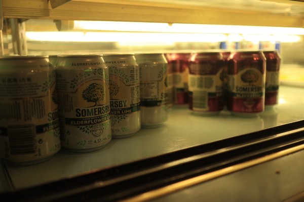 天外天精緻麻辣火鍋(台北昆明旗艦店)：【台北／西門】天外天精緻火鍋(昆明店)-CP值爆表吃到飽自助火鍋！給你多種選擇～新鮮季節水果還有哈根達斯吃到飽！