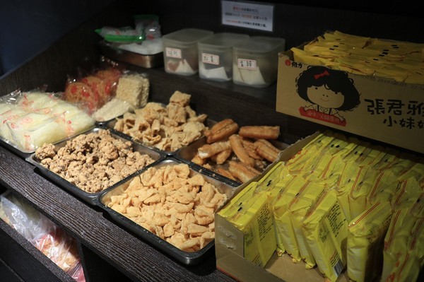 天外天精緻麻辣火鍋(台北昆明旗艦店)：【台北／西門】天外天精緻火鍋(昆明店)-CP值爆表吃到飽自助火鍋！給你多種選擇～新鮮季節水果還有哈根達斯吃到飽！