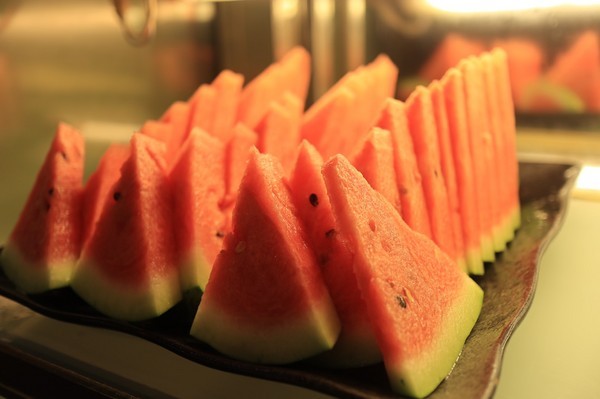 天外天精緻麻辣火鍋(台北昆明旗艦店)：【台北／西門】天外天精緻火鍋(昆明店)-CP值爆表吃到飽自助火鍋！給你多種選擇～新鮮季節水果還有哈根達斯吃到飽！