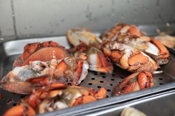 天外天精緻麻辣火鍋(台北昆明旗艦店)：【台北／西門】天外天精緻火鍋(昆明店)-CP值爆表吃到飽自助火鍋！給你多種選擇～新鮮季節水果還有哈根達斯吃到飽！