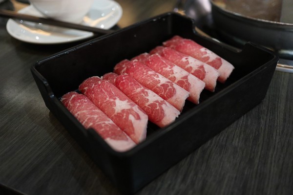 天外天精緻麻辣火鍋(台北昆明旗艦店)：【台北／西門】天外天精緻火鍋(昆明店)-CP值爆表吃到飽自助火鍋！給你多種選擇～新鮮季節水果還有哈根達斯吃到飽！