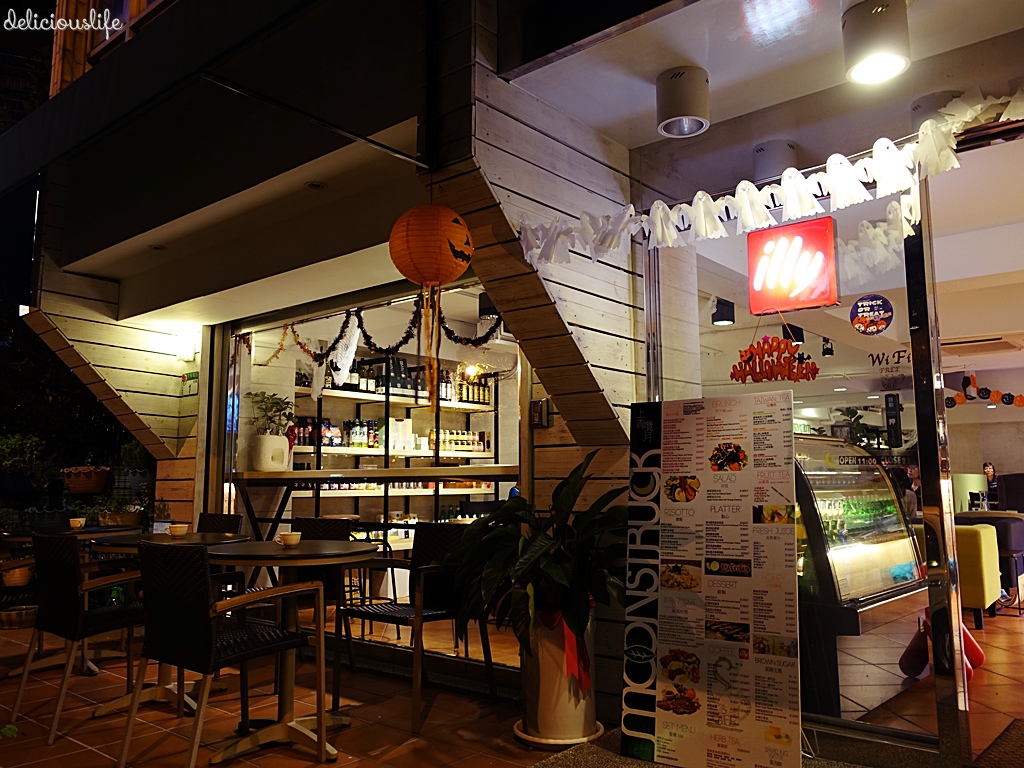 moonstruck-2 moonstruck-2