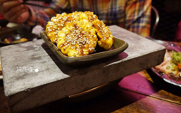 一号基地炭火食堂 ダイニングバー：【忠孝敦化│居酒屋】台北東區『一号基地炭火食堂 ダイニングバー』燒肉、調酒，種類多種的日式工業風