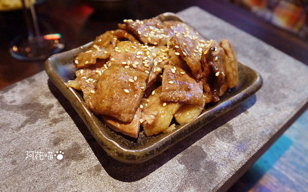 一号基地炭火食堂 ダイニングバー：【忠孝敦化│居酒屋】台北東區『一号基地炭火食堂 ダイニングバー』燒肉、調酒，種類多種的日式工業風