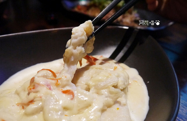 一号基地炭火食堂 ダイニングバー：【忠孝敦化│居酒屋】台北東區『一号基地炭火食堂 ダイニングバー』燒肉、調酒，種類多種的日式工業風