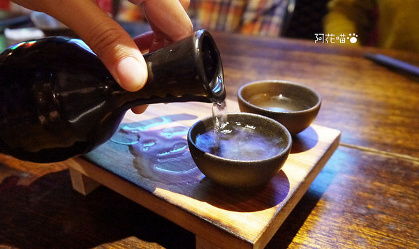 一号基地炭火食堂 ダイニングバー：【忠孝敦化│居酒屋】台北東區『一号基地炭火食堂 ダイニングバー』燒肉、調酒，種類多種的日式工業風