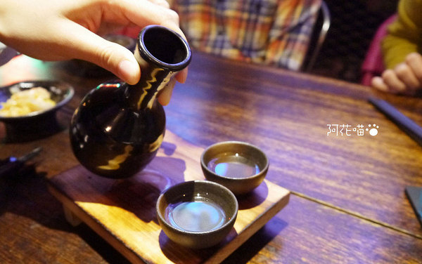 一号基地炭火食堂 ダイニングバー：【忠孝敦化│居酒屋】台北東區『一号基地炭火食堂 ダイニングバー』燒肉、調酒，種類多種的日式工業風