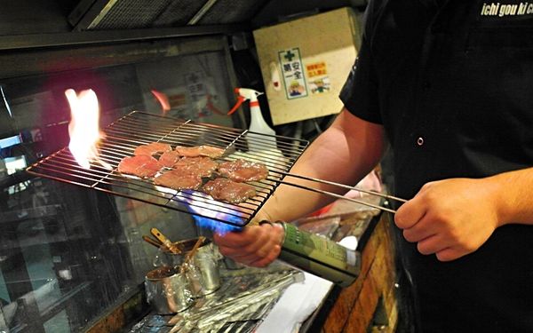 一号基地炭火食堂 ダイニングバー：❤️美食❤️【台北。大安】一号基地炭火食堂 ダイニングバー ★工地風格居酒屋/深夜聚會餐廳/著火炙燒牛舌