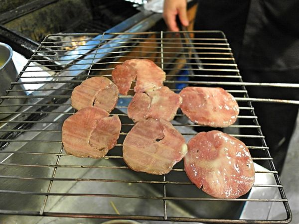 一号基地炭火食堂 ダイニングバー：❤️美食❤️【台北。大安】一号基地炭火食堂 ダイニングバー ★工地風格居酒屋/深夜聚會餐廳/著火炙燒牛舌