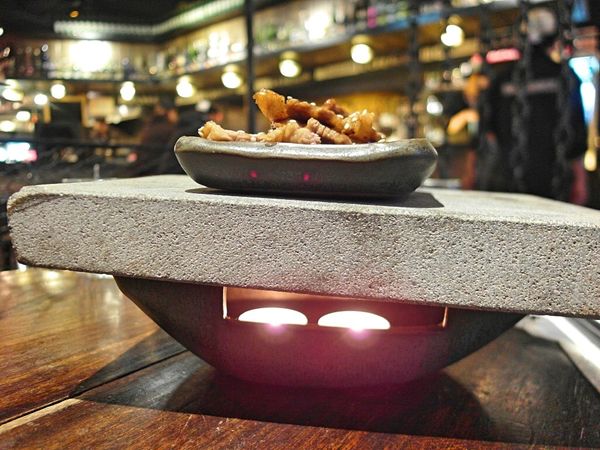 一号基地炭火食堂 ダイニングバー：❤️美食❤️【台北。大安】一号基地炭火食堂 ダイニングバー ★工地風格居酒屋/深夜聚會餐廳/著火炙燒牛舌