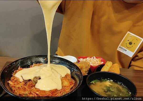 台北市捷運中山站平民美食創意丼飯~新丼 被網路IG FB燒到