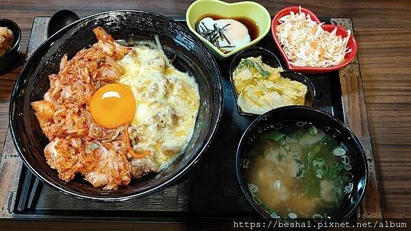 台北市捷運中山站平民美食創意丼飯~新丼 被網路IG FB燒到
