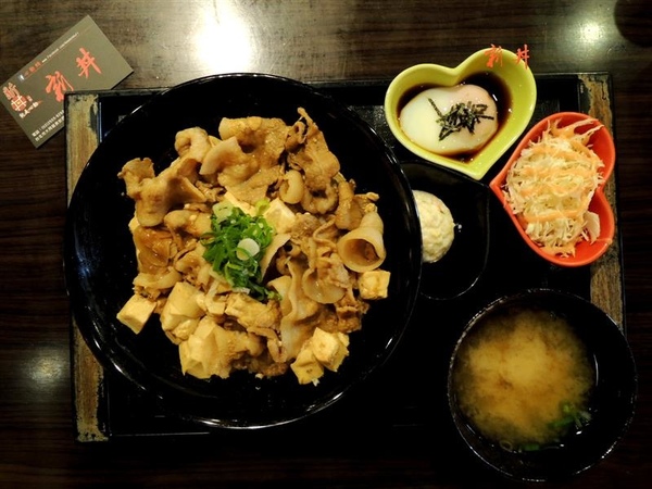 新丼:中山站美食 新丼蓋飯 牽絲起司瀑布 泡菜雙口味 雙人送超大豬排~ 新丼:中山站美食 新丼蓋飯 牽絲起司瀑布 泡菜雙口味 雙人送超大豬排~