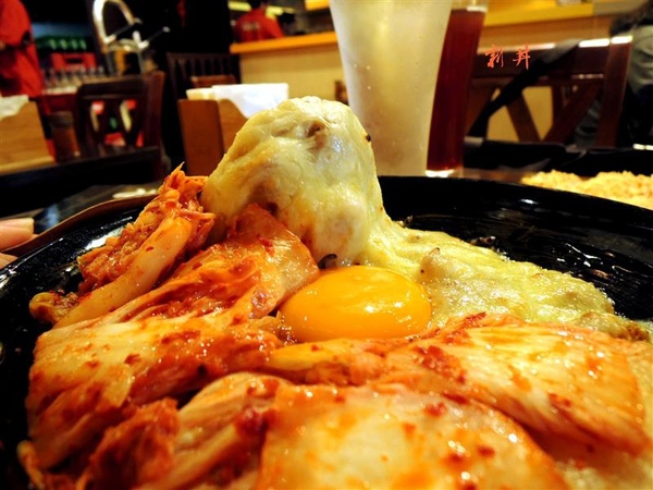 新丼:中山站美食 新丼蓋飯 牽絲起司瀑布 泡菜雙口味 雙人送超大豬排~ 新丼:中山站美食 新丼蓋飯 牽絲起司瀑布 泡菜雙口味 雙人送超大豬排~