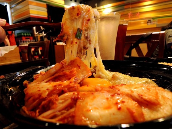 新丼:中山站美食 新丼蓋飯 牽絲起司瀑布 泡菜雙口味 雙人送超大豬排~ 新丼:中山站美食 新丼蓋飯 牽絲起司瀑布 泡菜雙口味 雙人送超大豬排~