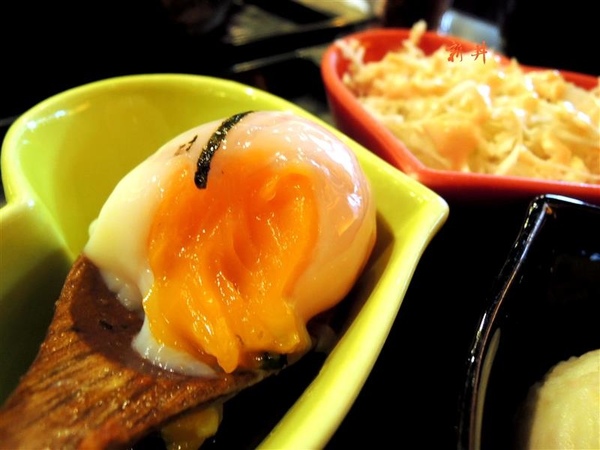 新丼:中山站美食 新丼蓋飯 牽絲起司瀑布 泡菜雙口味 雙人送超大豬排~ 新丼:中山站美食 新丼蓋飯 牽絲起司瀑布 泡菜雙口味 雙人送超大豬排~