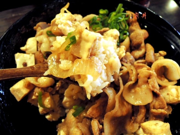 新丼:中山站美食 新丼蓋飯 牽絲起司瀑布 泡菜雙口味 雙人送超大豬排~ 新丼:中山站美食 新丼蓋飯 牽絲起司瀑布 泡菜雙口味 雙人送超大豬排~