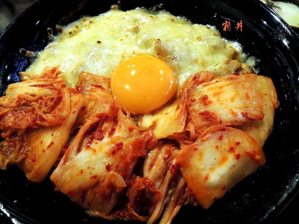 新丼:中山站美食 新丼蓋飯 牽絲起司瀑布 泡菜雙口味 雙人送超大豬排~ 新丼:中山站美食 新丼蓋飯 牽絲起司瀑布 泡菜雙口味 雙人送超大豬排~