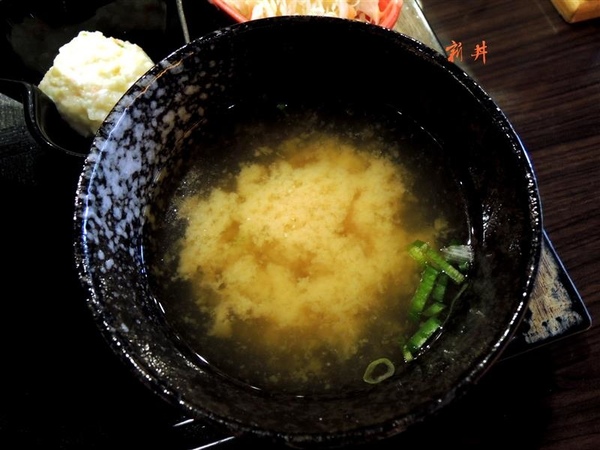 新丼:中山站美食 新丼蓋飯 牽絲起司瀑布 泡菜雙口味 雙人送超大豬排~ 新丼:中山站美食 新丼蓋飯 牽絲起司瀑布 泡菜雙口味 雙人送超大豬排~