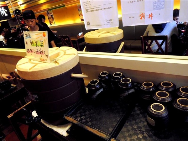 新丼:中山站美食 新丼蓋飯 牽絲起司瀑布 泡菜雙口味 雙人送超大豬排~ 新丼:中山站美食 新丼蓋飯 牽絲起司瀑布 泡菜雙口味 雙人送超大豬排~