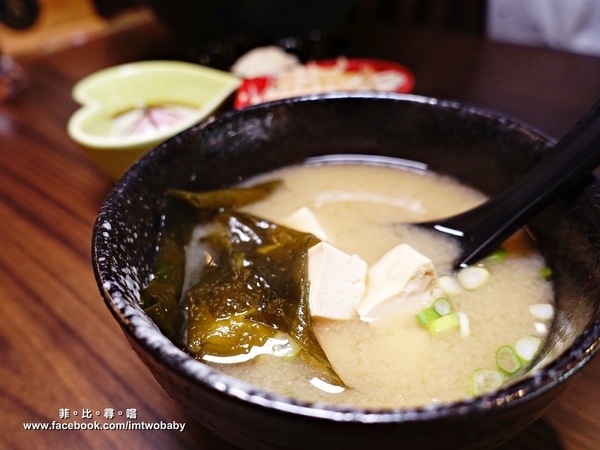新丼:【捷運美食】新丼-長安本店 金黃酥脆的厚切豬排/銷魂牽絲的起司瀑布 21種讓人怦然心動的創意丼飯組合 幸福指數直線上升!捷運中山站 新丼:【捷運美食】新丼-長安本店 金黃酥脆的厚切豬排/銷魂牽絲的起司瀑布 21種讓人怦然心動的創意丼飯組合 幸福指數直線上升!捷運中山站