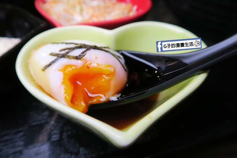 新丼 丼飯專賣店 月見溫泉蛋 半凝固滑順口感